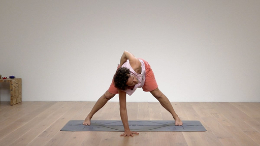 Video thumbnail for: 20 minutes to move, open and breathe