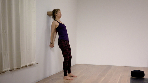 Video thumbnail for: Soothe your office neck!