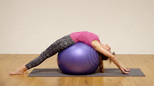 Video thumbnail for: Yoga on the ball, an office treat
