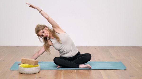 Video thumbnail for: Slow flow floor stretches