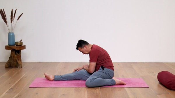 Video thumbnail for: Yin yoga for the back