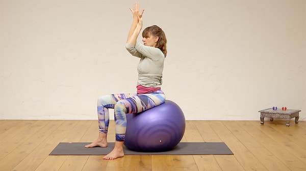 Video thumbnail for: Yoga on the ball - a pregnancy treat (Third trimester)