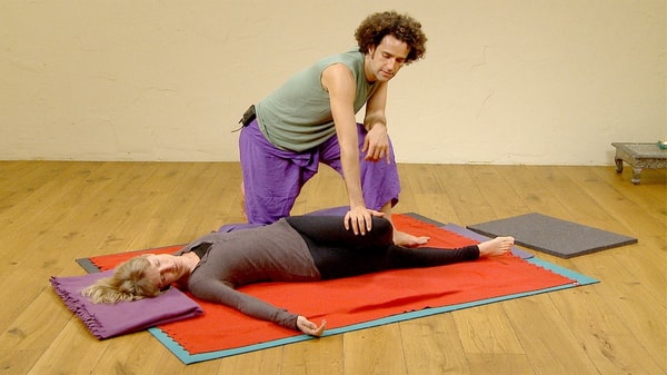 Video thumbnail for: Thai massage supine - Face up