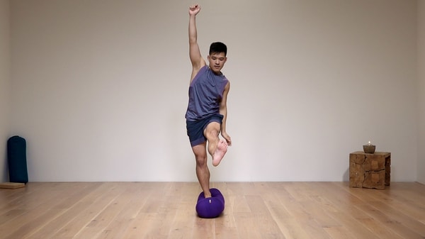 Video thumbnail for: Bolster your balance and strength