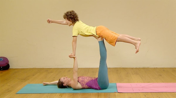 Video thumbnail for: Parents and Kids AcroYoga Superheroes workshop
