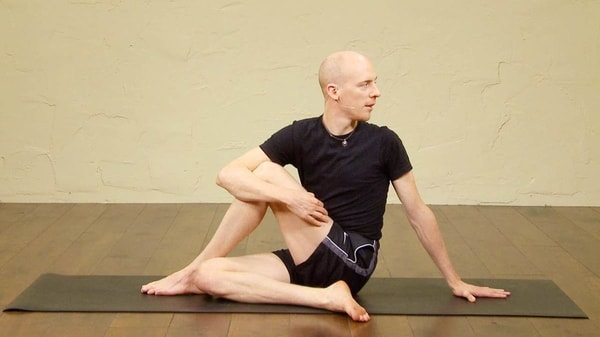 Video thumbnail for: Hatha Yoga Beginners class with basic postures