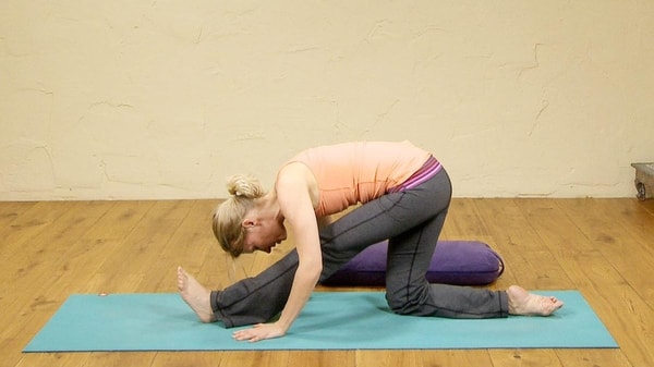 Video thumbnail for: Quick yoga stretch, also great post-running