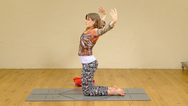 Video thumbnail for: Postnatal Yoga: stabilize your pelvis