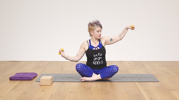 Video thumbnail for: Core yoga with weights