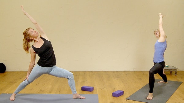 Video thumbnail for: Yoga quickie: warming wake up flow