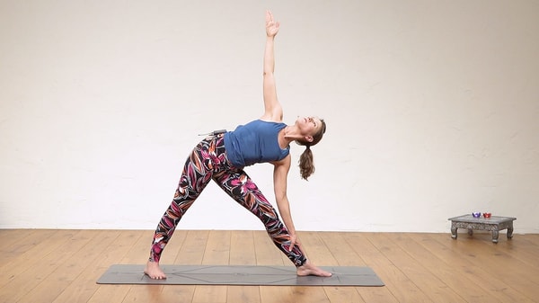 Video thumbnail for: Moon Salutation with balancing Pranayama