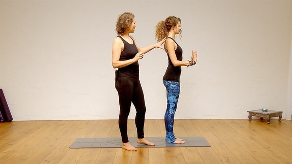 Video thumbnail for: Upper body alignment tutorial in Chaturanga