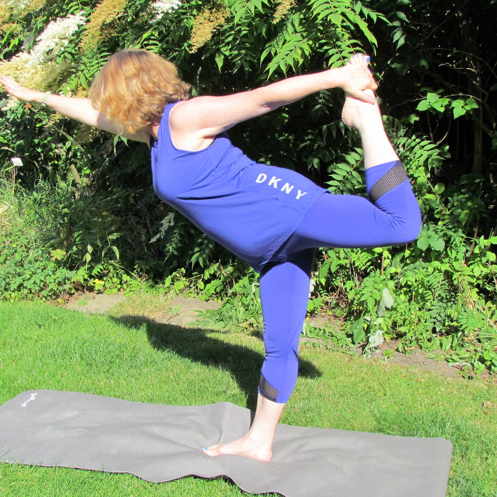 5 Yoga Poses to Balance the Solar Plexus Chakra - DoYou