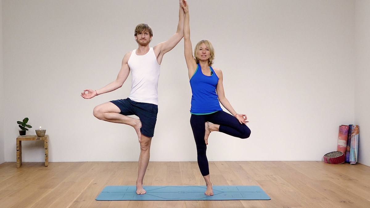 The 12 Best Yoga Poses for Two People (2021 Guide)