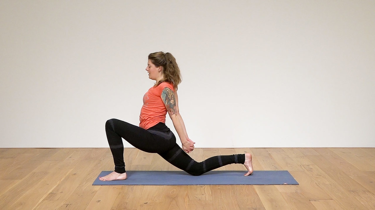 A quick and easy-to-follow yoga pose guide to lose love handles |  HealthShots