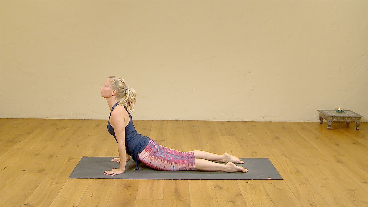 4 sun salutations A / 4 sun salutations B | Ekhart Yoga