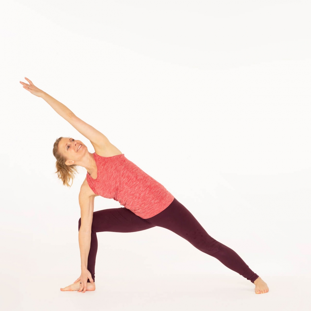 Extended Side Angle Pose-Utthita Parsvakonasana | Ekhart Yoga