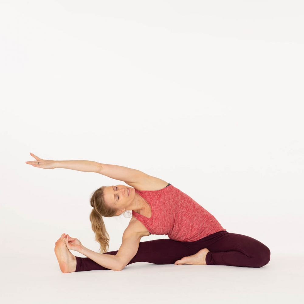 How to do Parivrtta Janu Sirsasana Revolved Head to Knee Yoga Pose ...